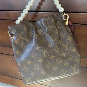 Brand New Louis Vuitton pouch with D ring and double sided Bandoulière S…